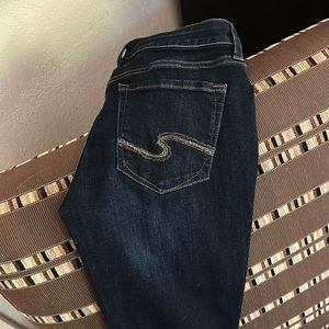 Silver jeans size 27, length 33. Worn once washed once. Perfect condition.